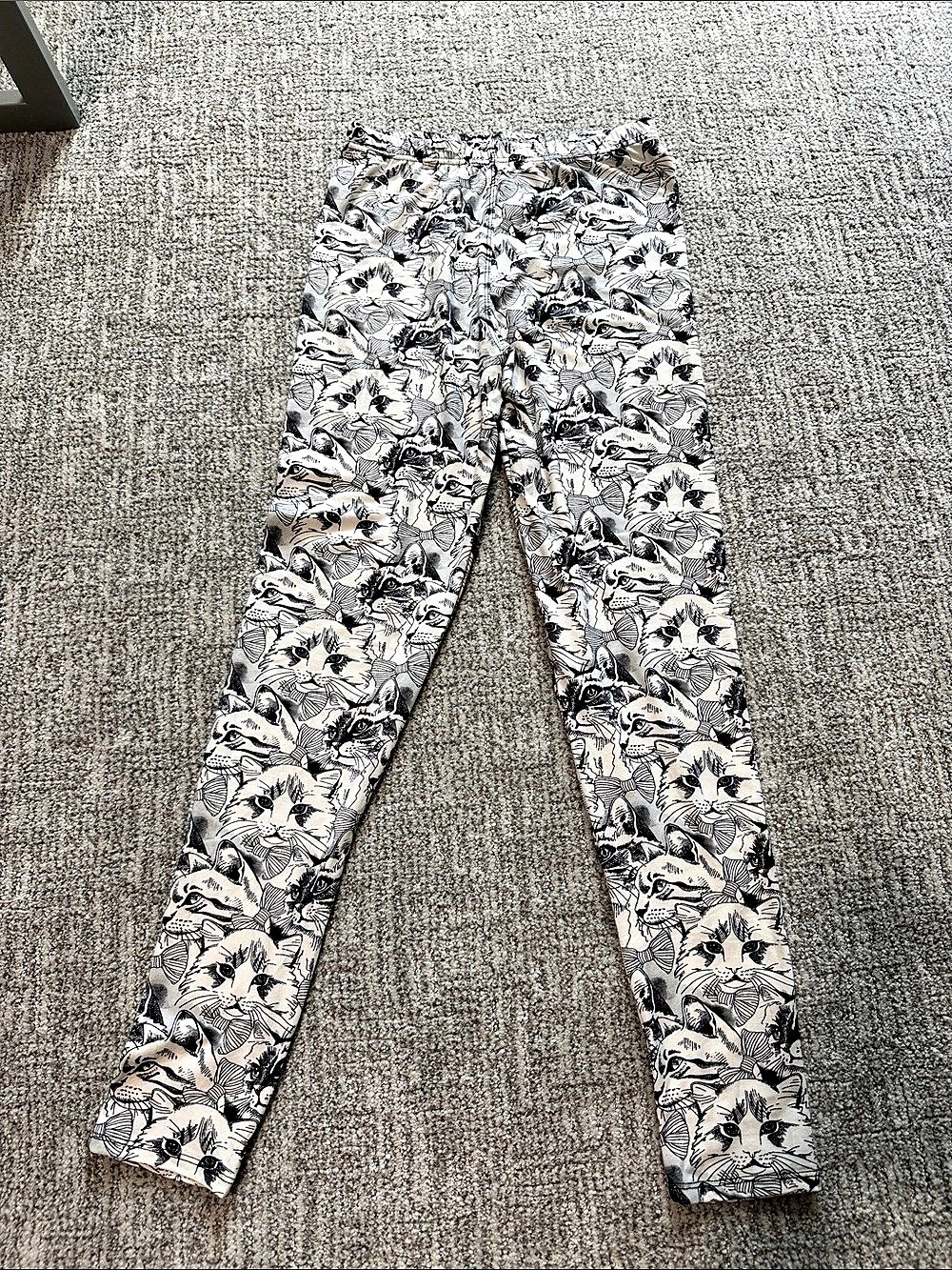 Cat Print Leggings in White & Black Like New